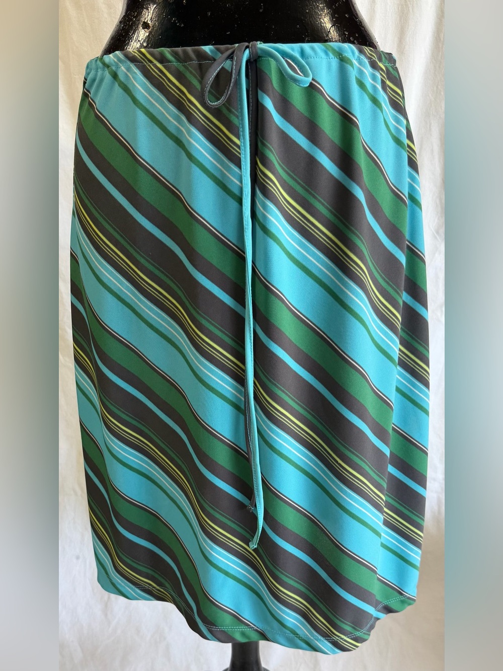 GAP skirt in a bold blue/green stripe print size 8